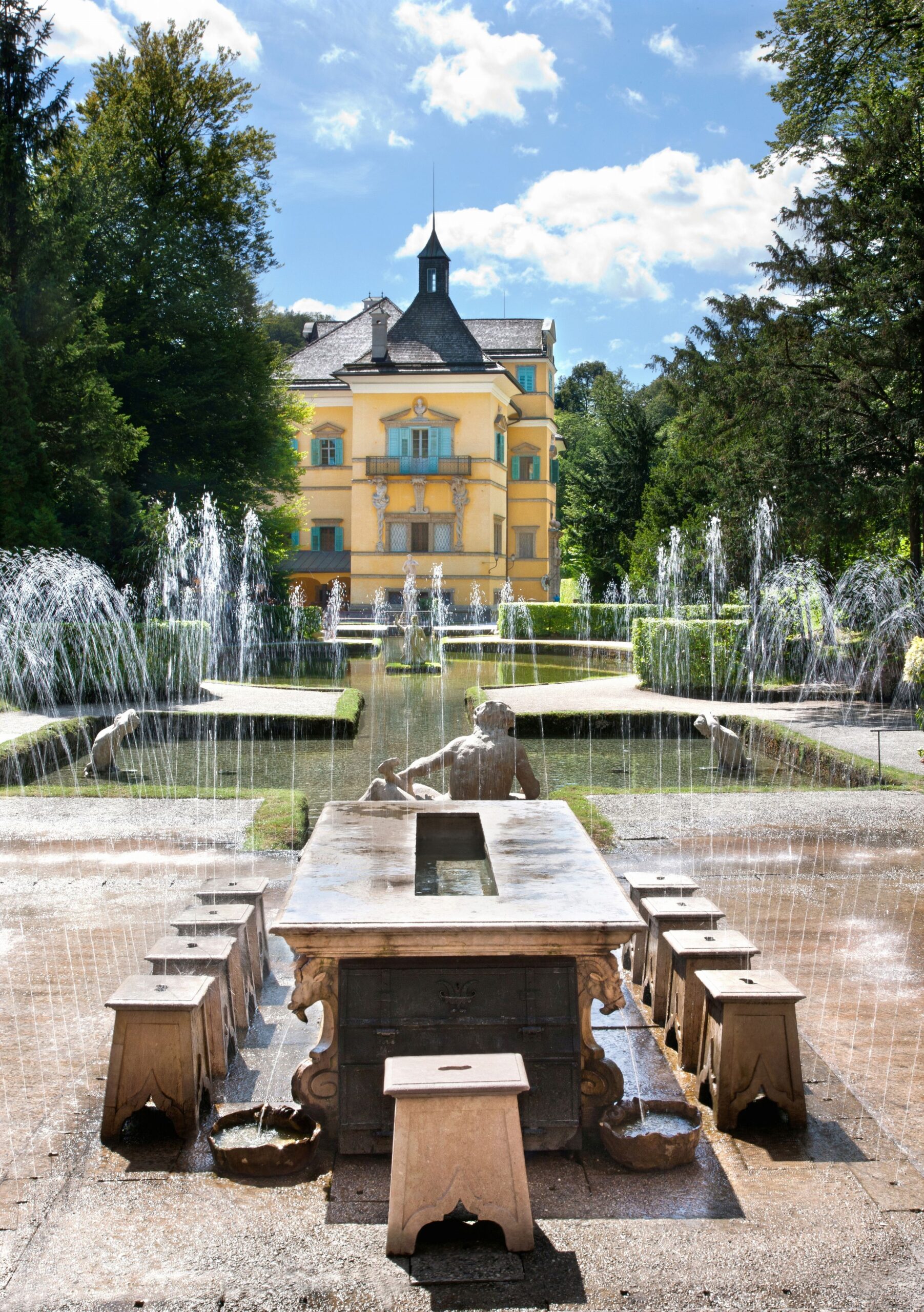Hellbrunn Wasserspiele Fürstentisch Hochformat klein (c) Schlossverwaltung Hellbrunn, Sulzer