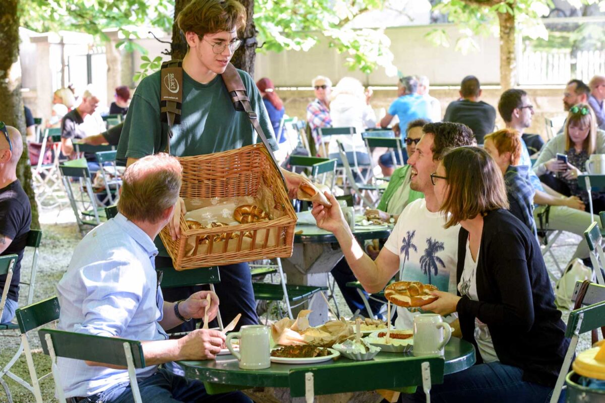 BuffetsHinweis0721 Bräu Brezenverkauf