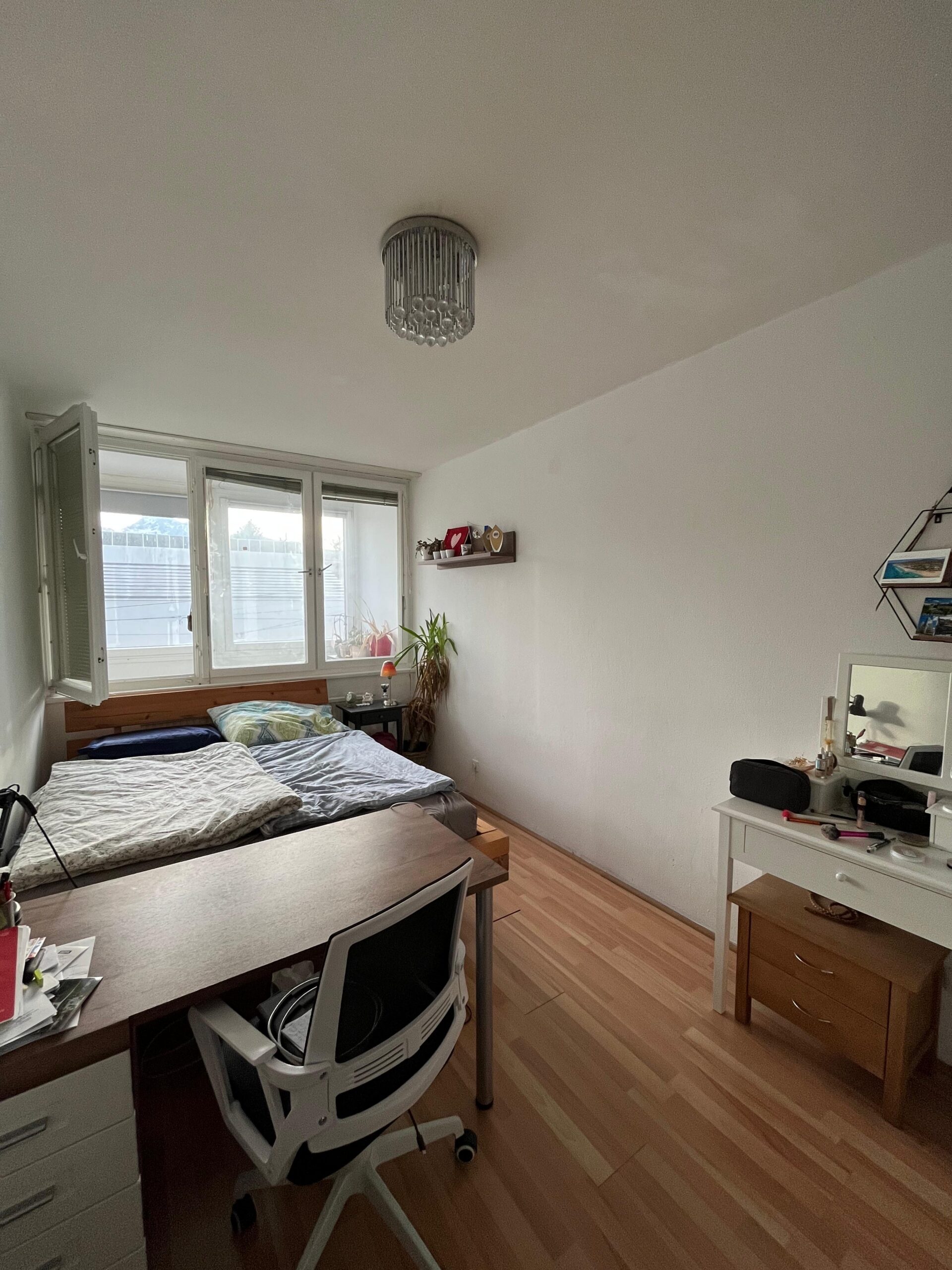 7a89690b-f9c9-4be0-8ea2-19232735c698