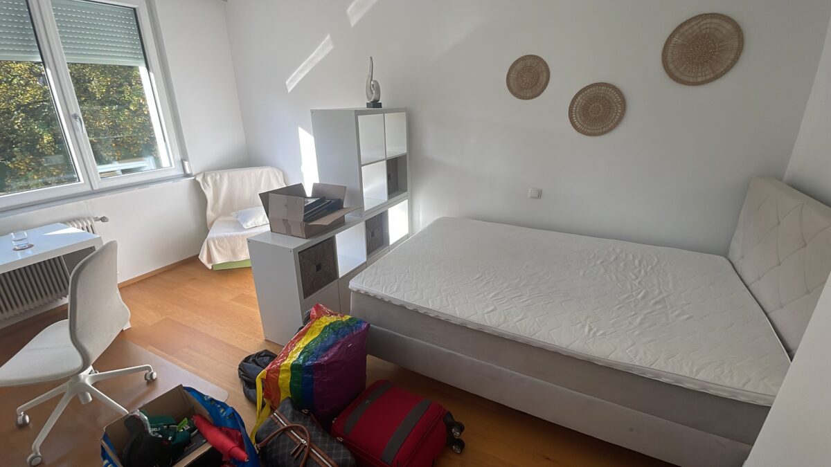 BCB22B92-1552-46D3-8976-BBC625299426