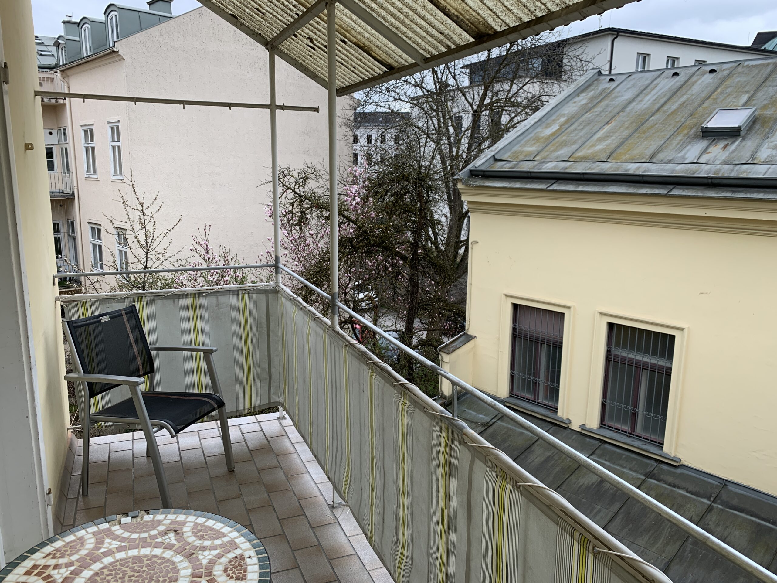 Balkon mit Festungsblick