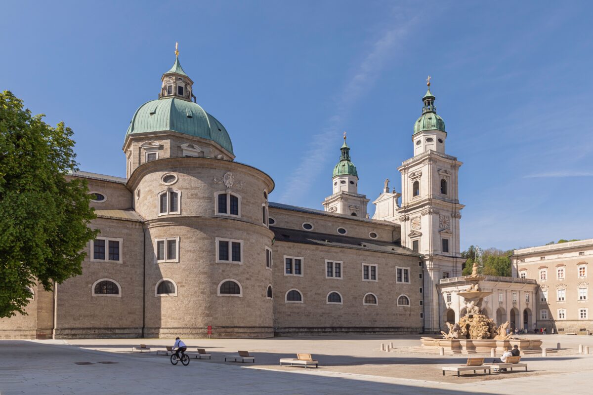 4N6A6008a_Residenzplatz_Dom_Seitenansicht