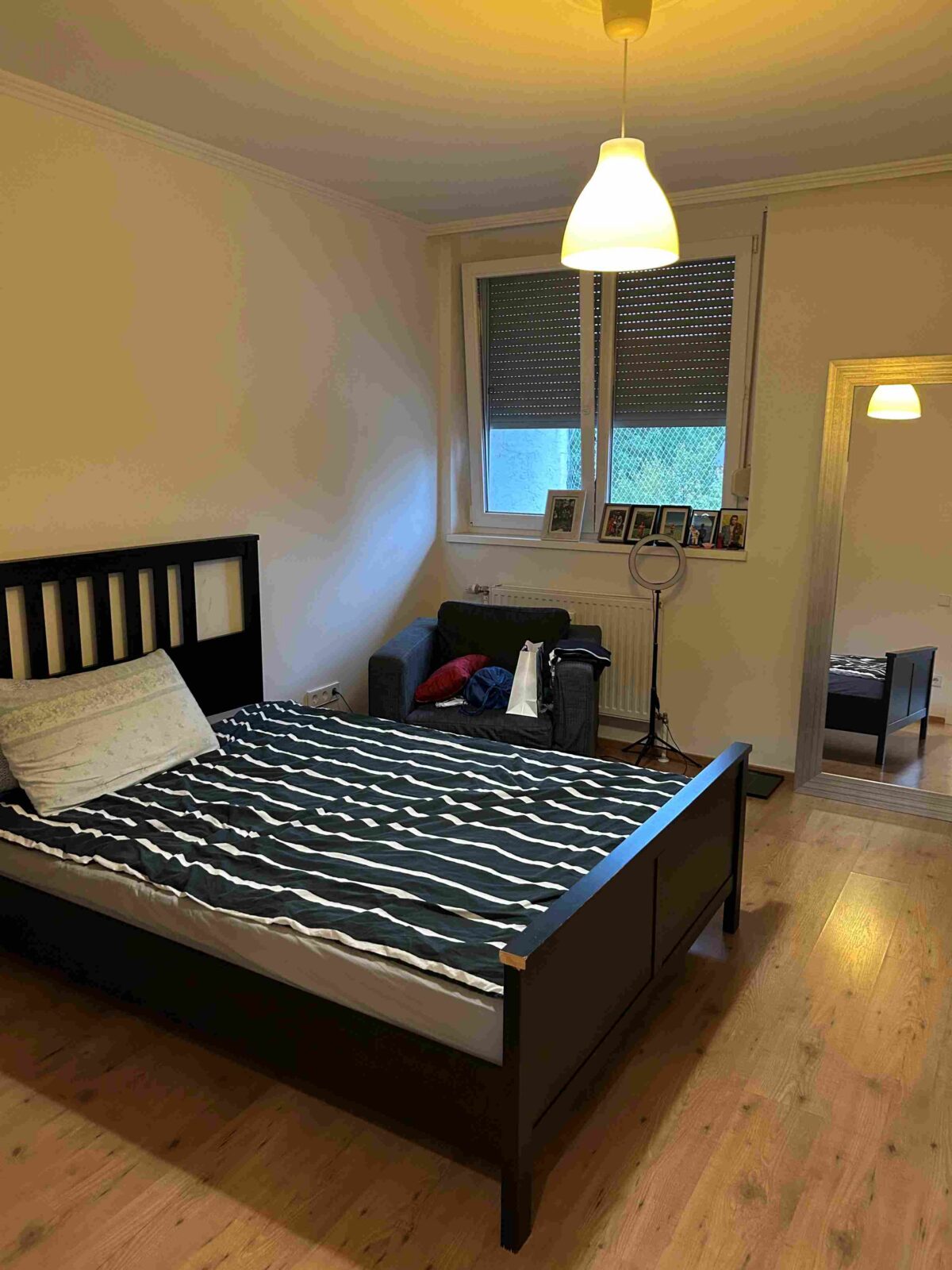 IMG_09181-Zimmer 16 m² Bett und Couchsessel
