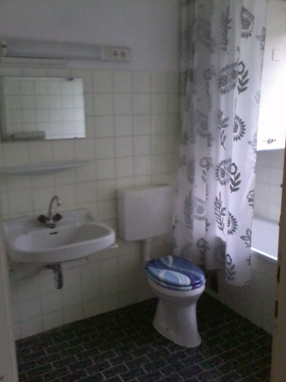3 WC Bad