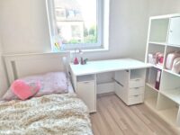 Zimmer mit persönlichen Accessoires