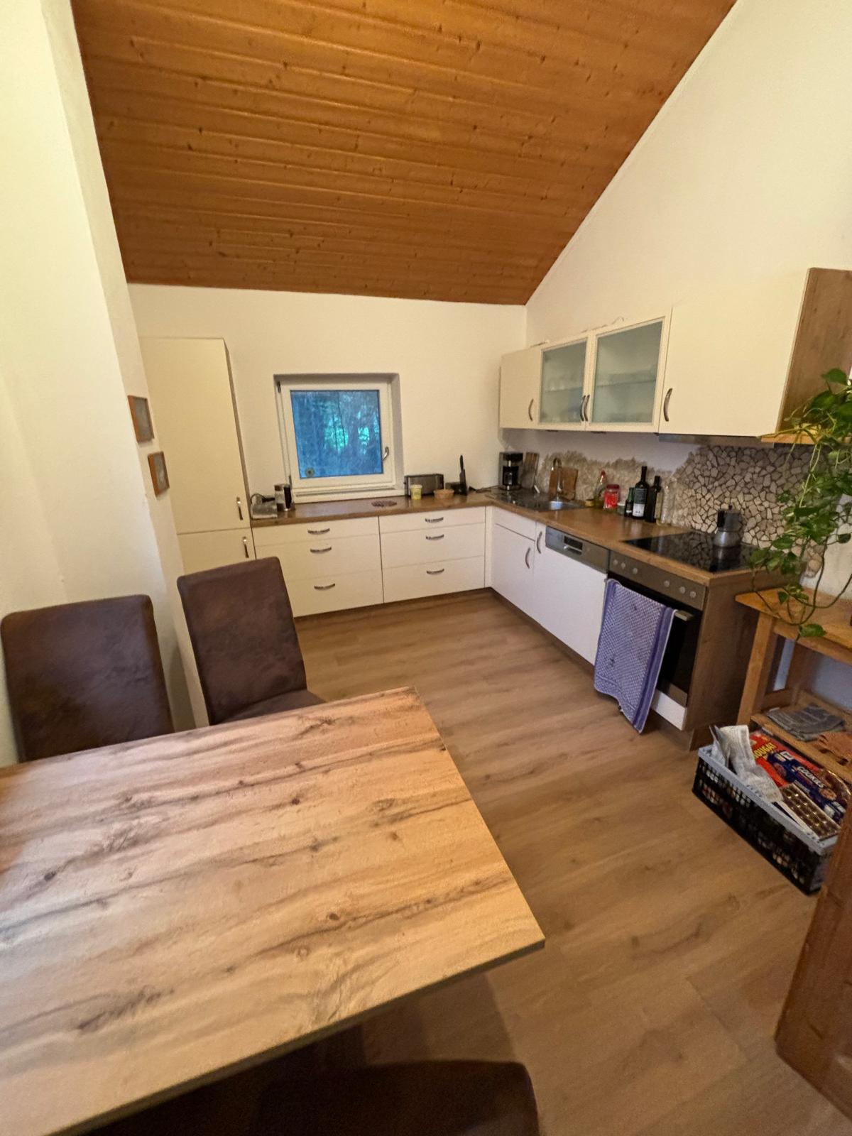 Möbliertes WG-Zimmer bei Salzburg | 600 € warm | Garten & WLAN