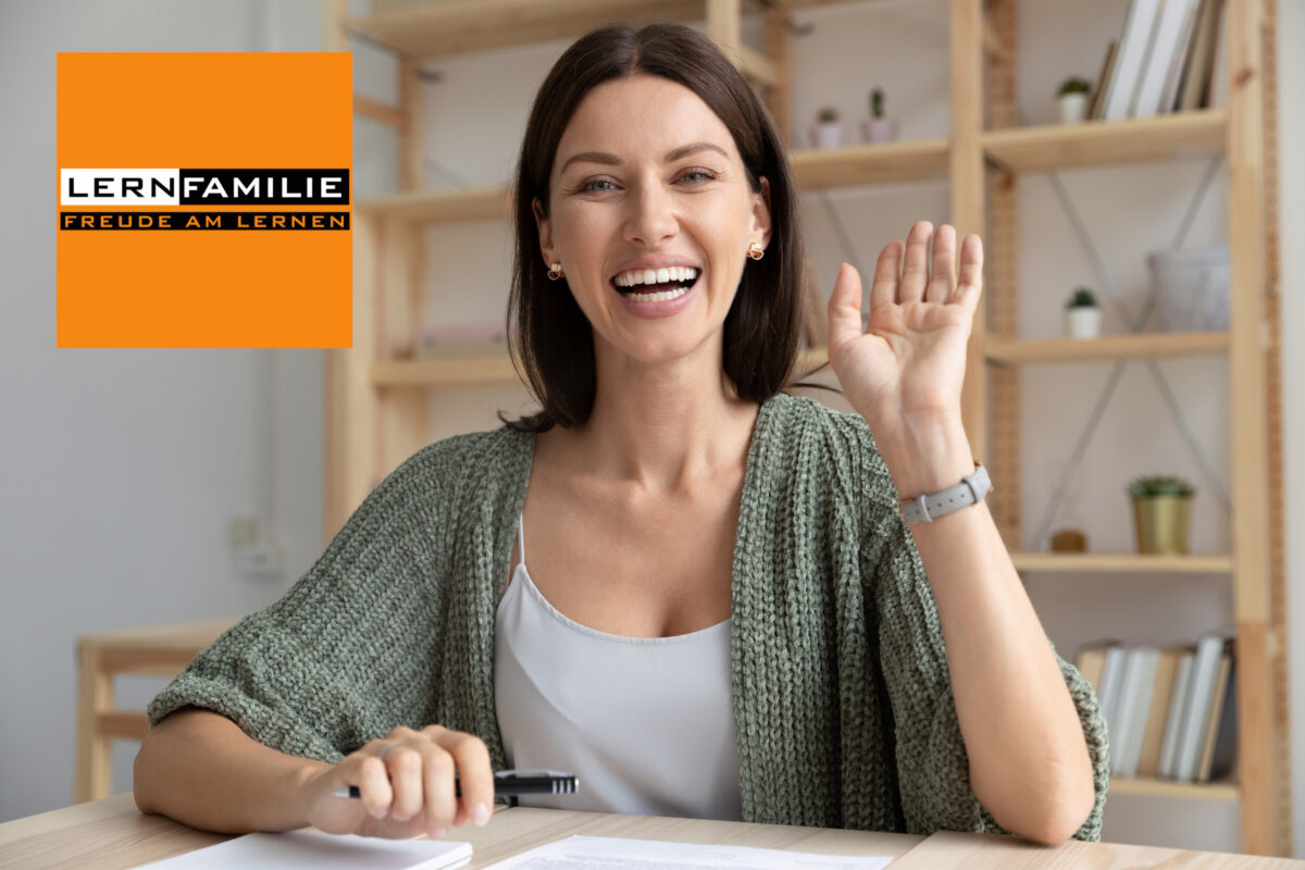 LernFamilie-freundliche-Nachhilfelehrerin