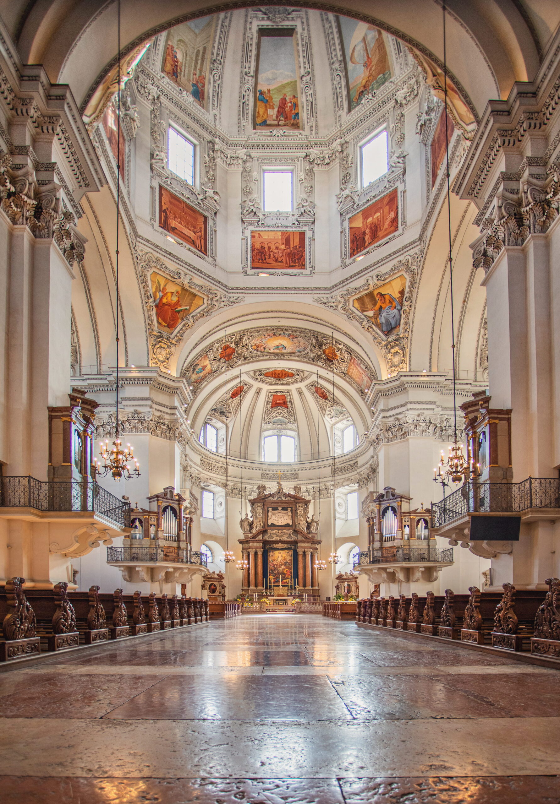 4N6A1134a_Dom_Innen