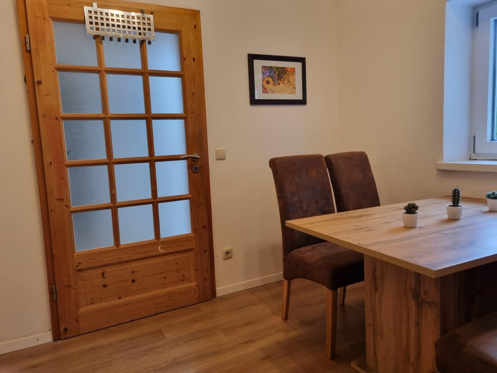 Möbliertes WG-Zimmer bei Salzburg | 600 € warm | Garten & WLAN