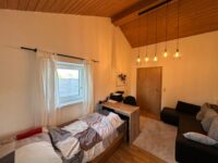 Möbliertes WG-Zimmer bei Salzburg | 600 € warm | Garten & WLAN
