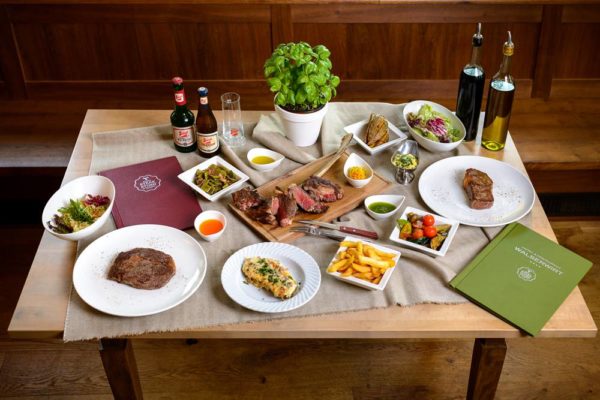 Steaks-mit-Beilagen-6-1-600x400