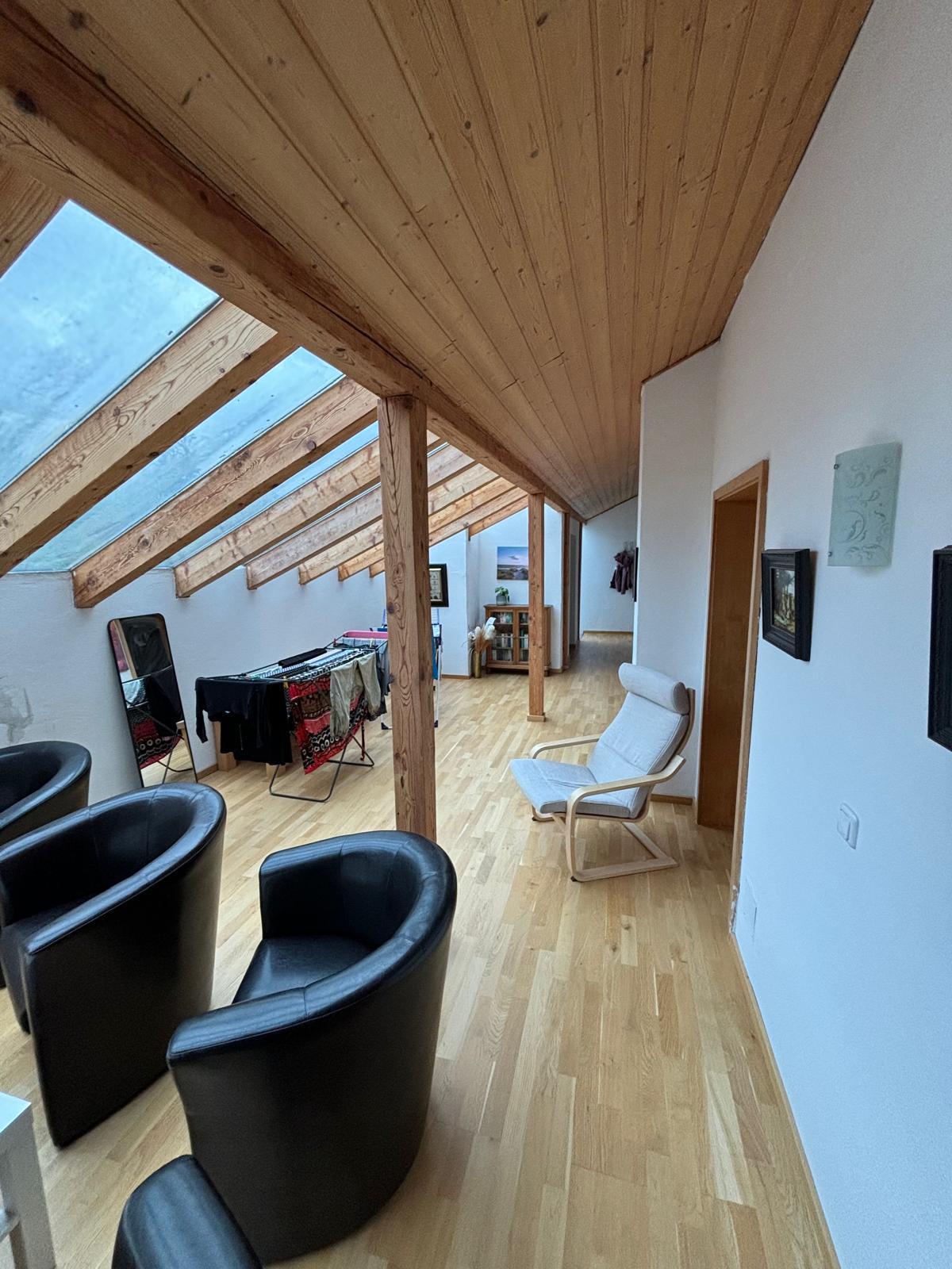 Möbliertes WG-Zimmer bei Salzburg | 600 € warm | Garten & WLAN